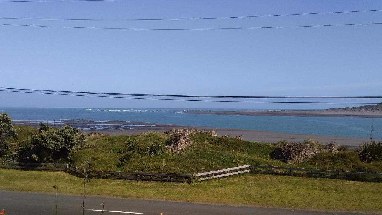 Karoro The Beach Front Bach With Views To Die For! Raglan Exterior photo