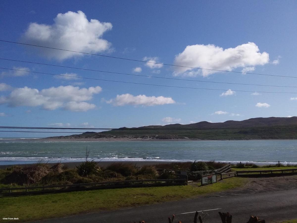 Karoro The Beach Front Bach With Views To Die For! Raglan Exterior photo
